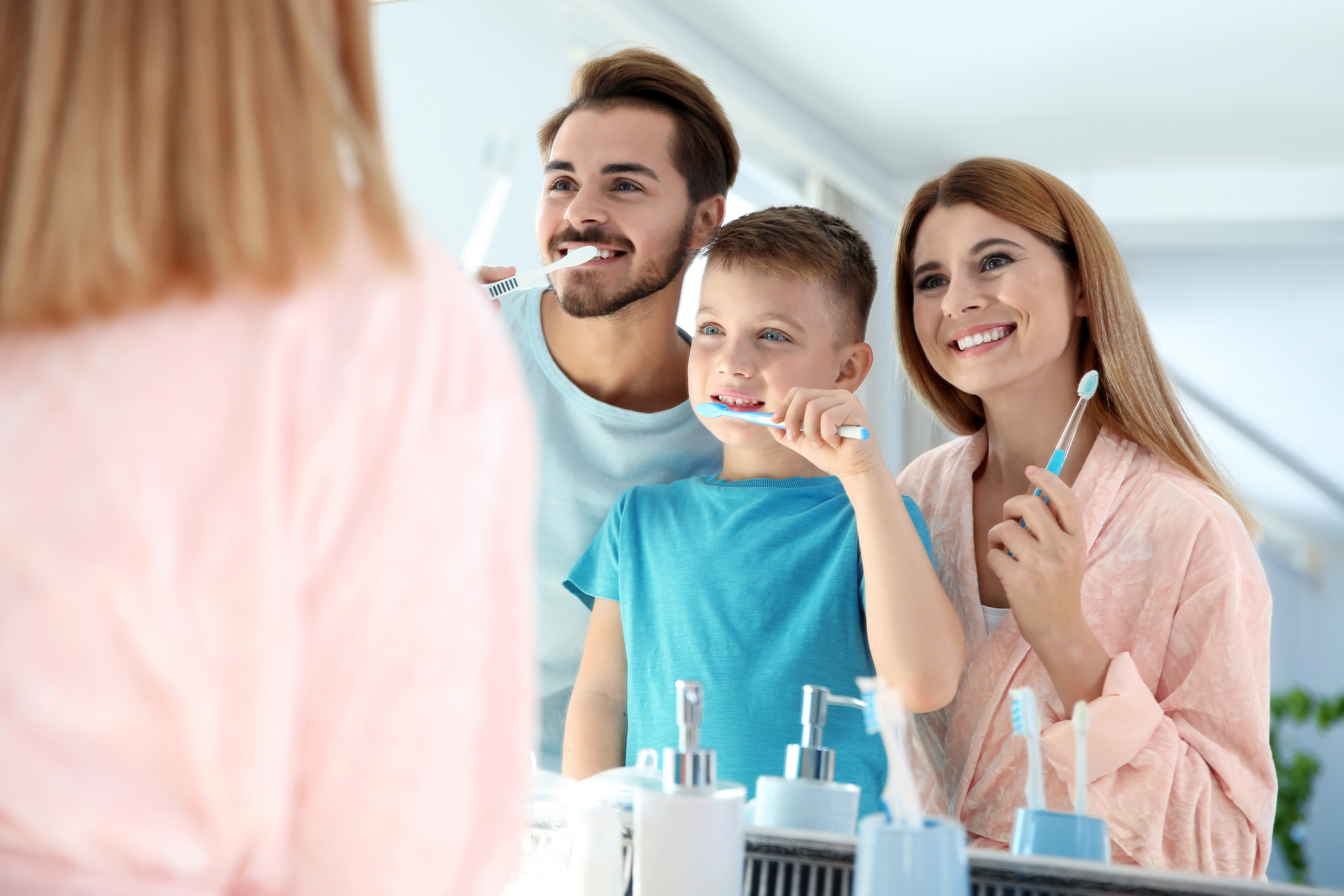 Jak wprowadzić zdrowe nawyki higieny jamy ustnej u całej rodziny?